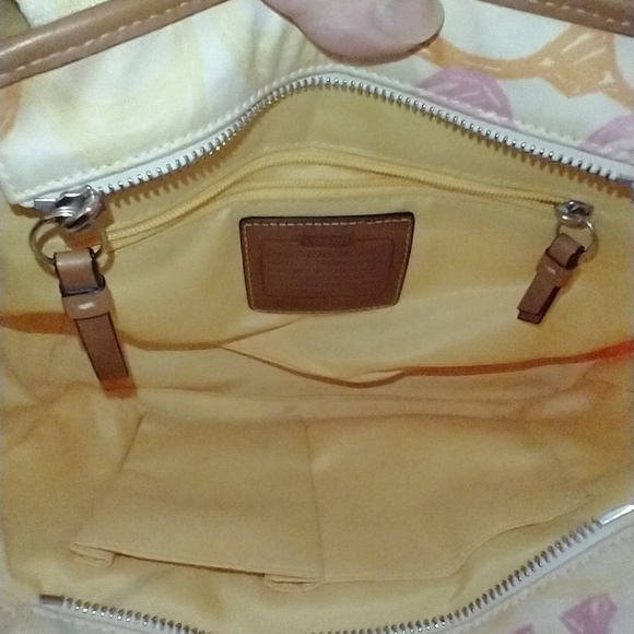 Coach Hamptons signature scribble small handbag - Picture 2 of 5